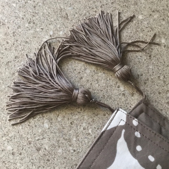 Table Runner - Picture 4 of 5